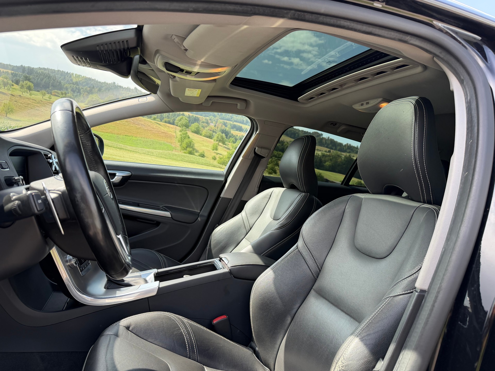 VOLVO V60 D4 AWD Summum Geartronic-image-9