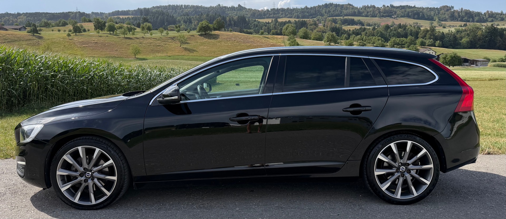 VOLVO V60 D4 AWD Summum Geartronic-image-2