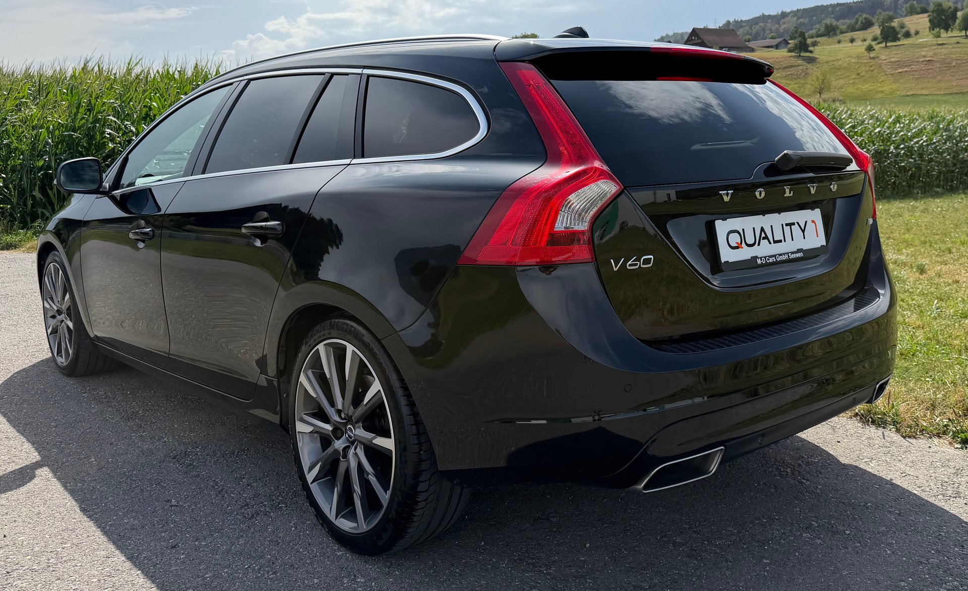 VOLVO V60 D4 AWD Summum Geartronic-image-3