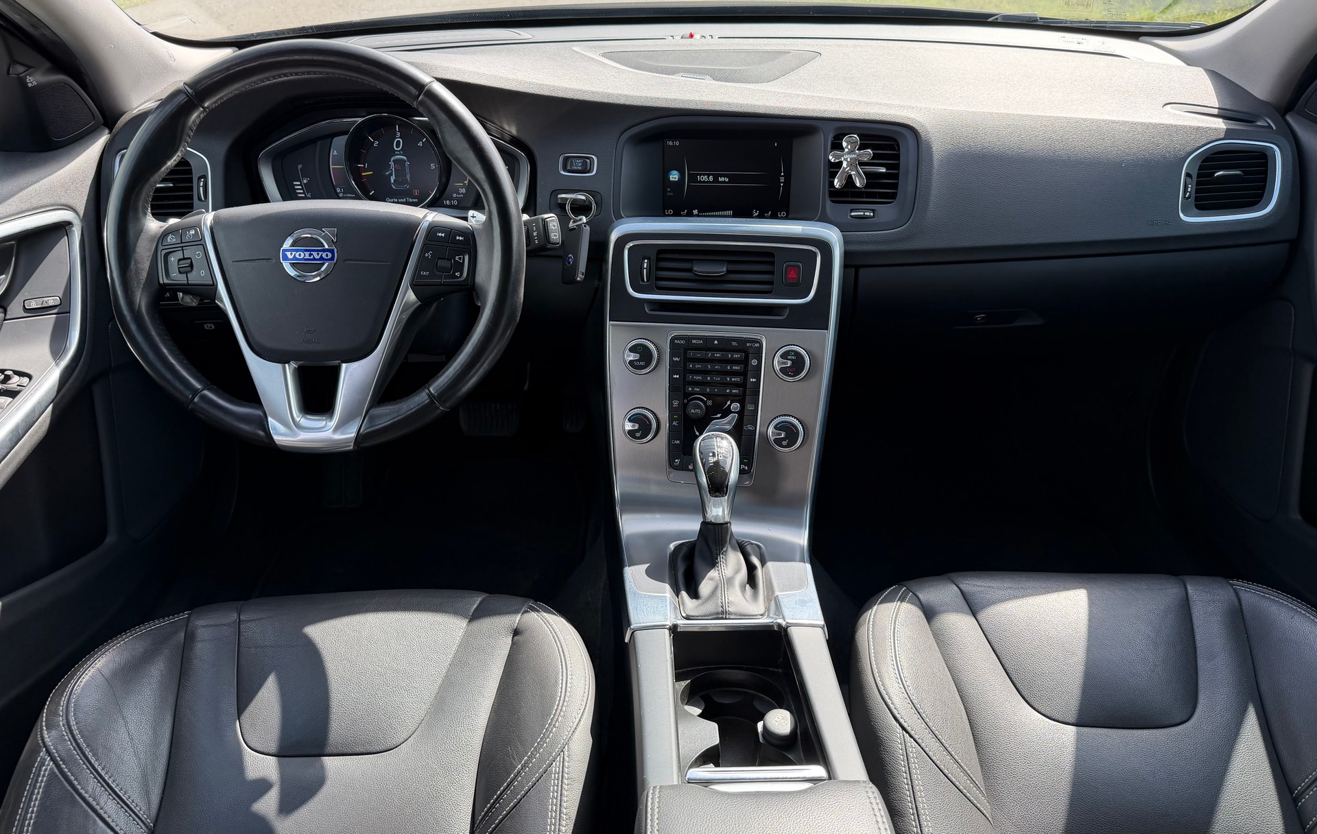 VOLVO V60 D4 AWD Summum Geartronic-image-12