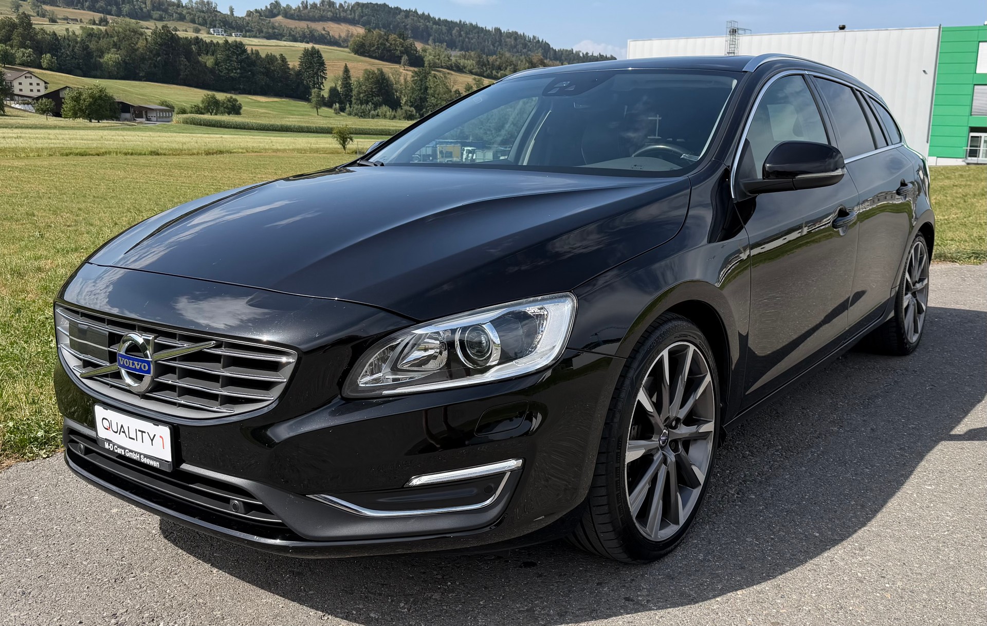 VOLVO V60 D4 AWD Summum Geartronic-image-0