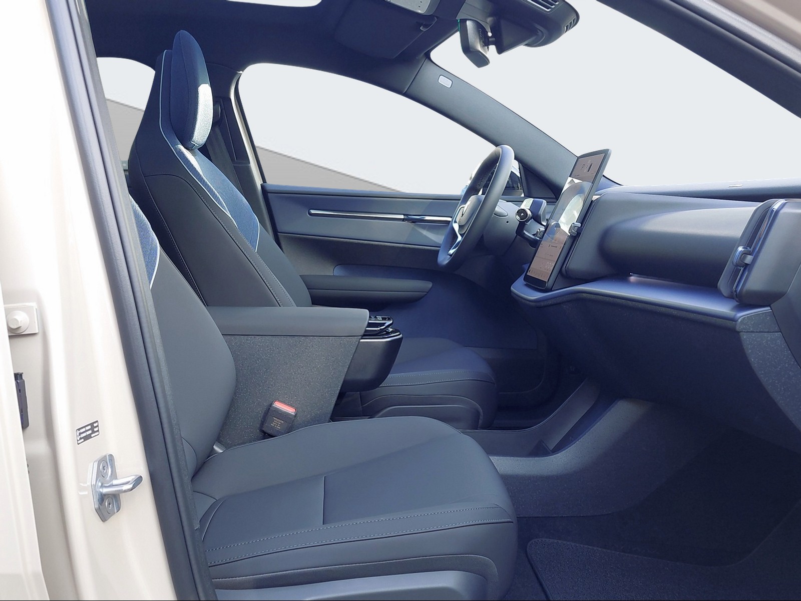 VOLVO EX 30 P8 Ultra AWD-image-13