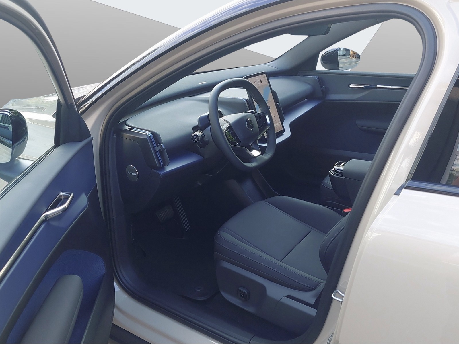 VOLVO EX 30 P8 Ultra AWD-image-10