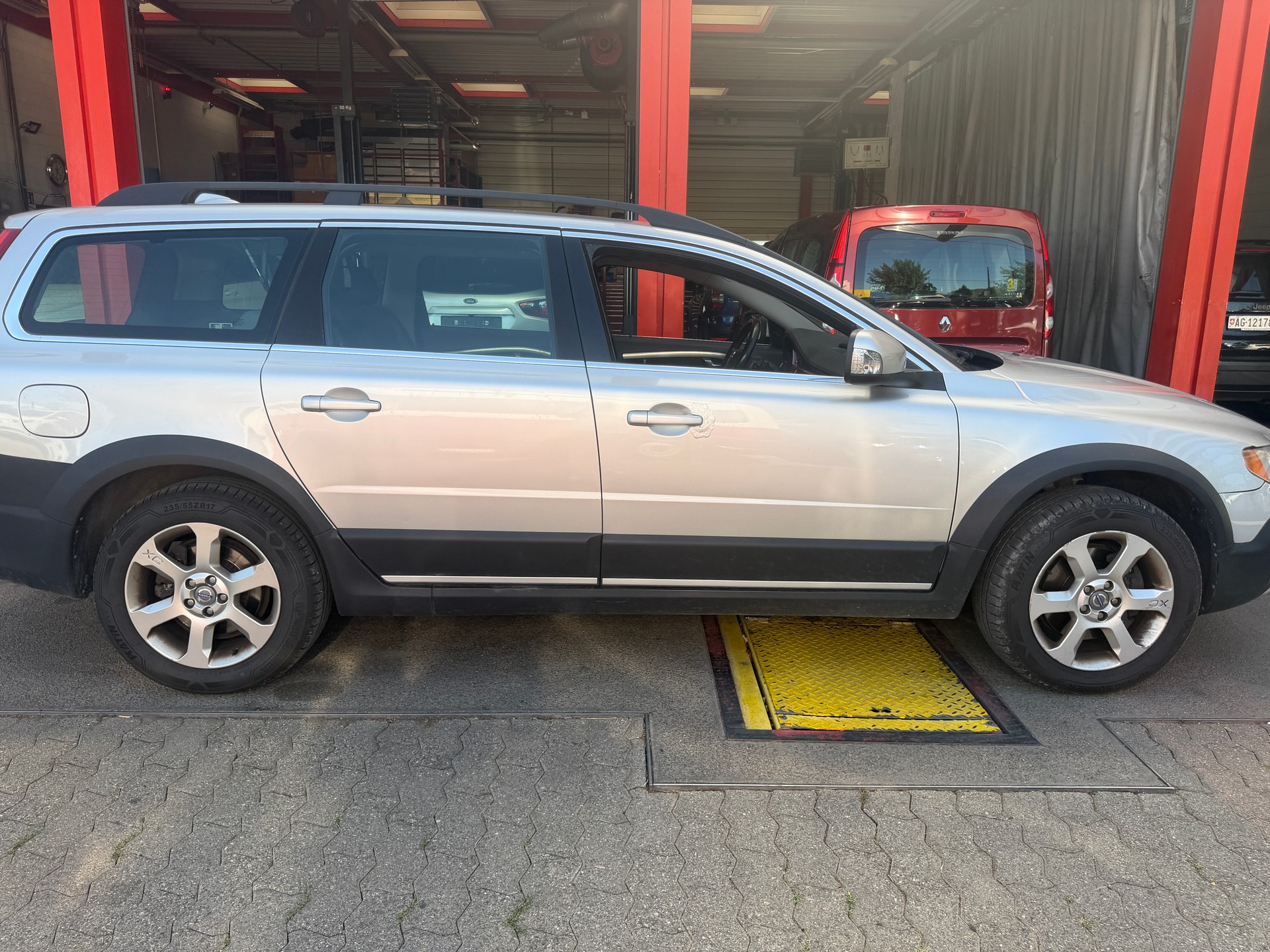 VOLVO XC70 D5 AWD Summum Geartronic-showroom-element-3