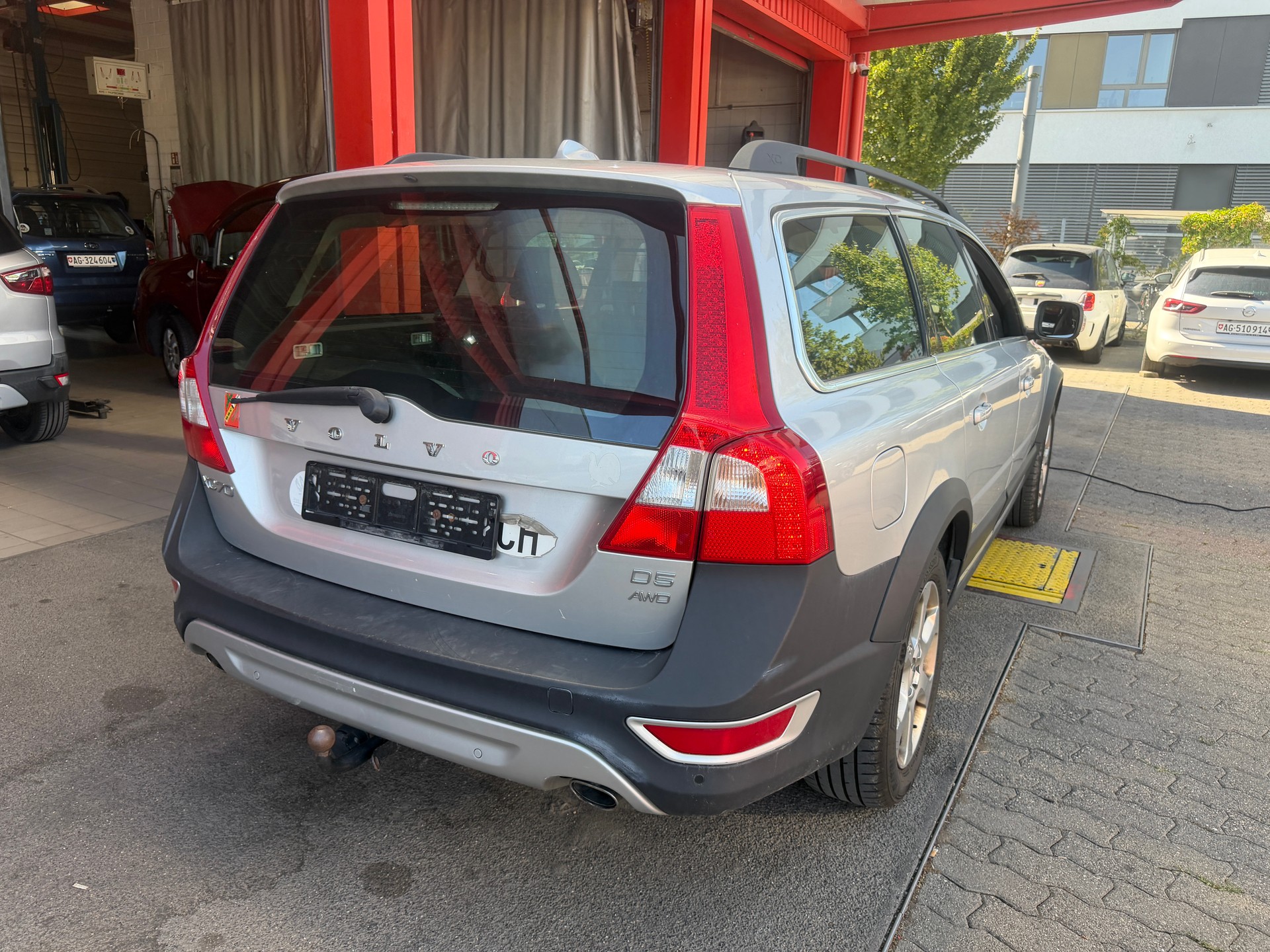 VOLVO XC70 D5 AWD Summum Geartronic-image-6
