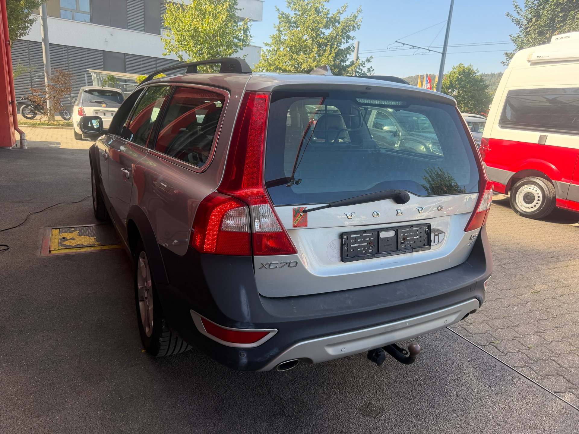 VOLVO XC70 D5 AWD Summum Geartronic-image-5
