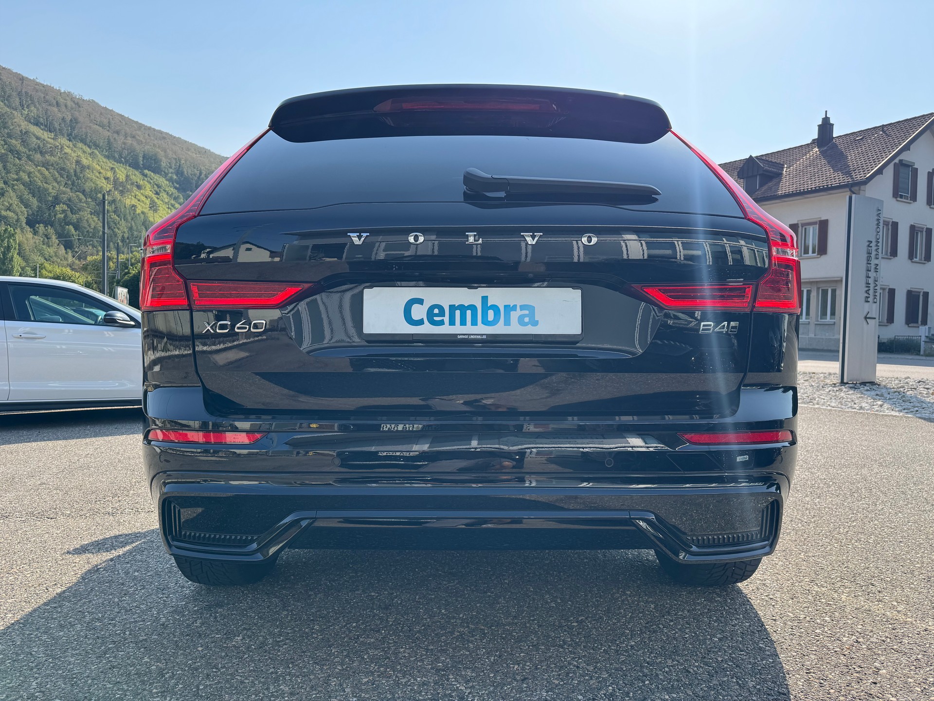 VOLVO XC60 B4 Diesel Mild Hybrid AWD R-Design Geartronic-image-12