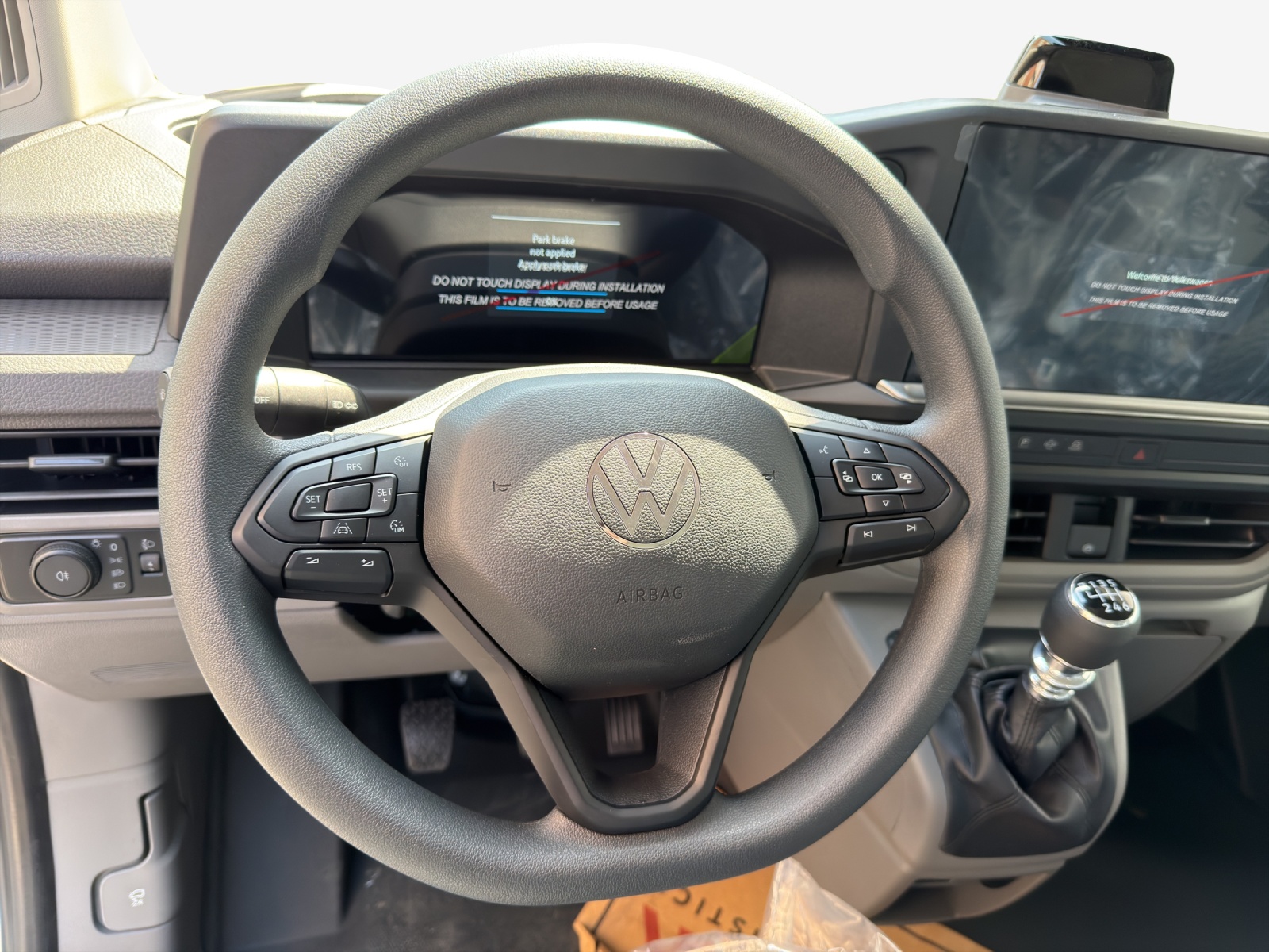 VW Transporter 2.0 TDI-image-9