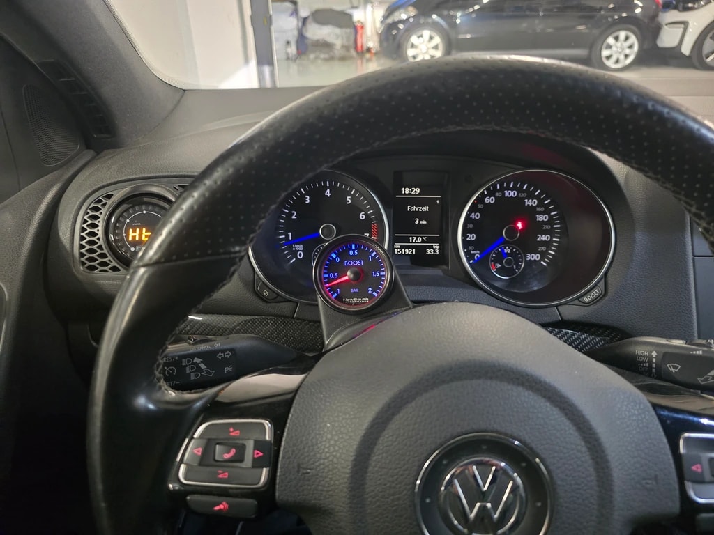 VW Golf 2.0 TSI R 4Motion-image-13