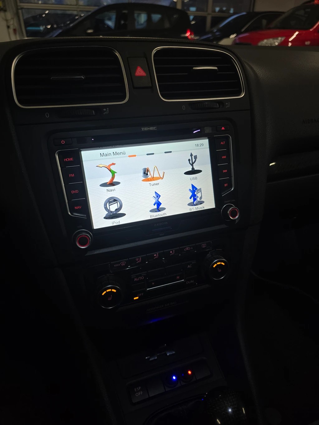 VW Golf 2.0 TSI R 4Motion-image-12