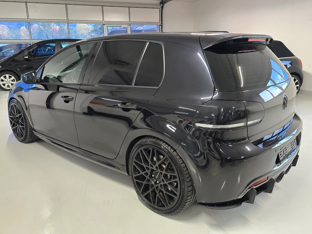 VW Golf 2.0 TSI R 4Motion-image-2