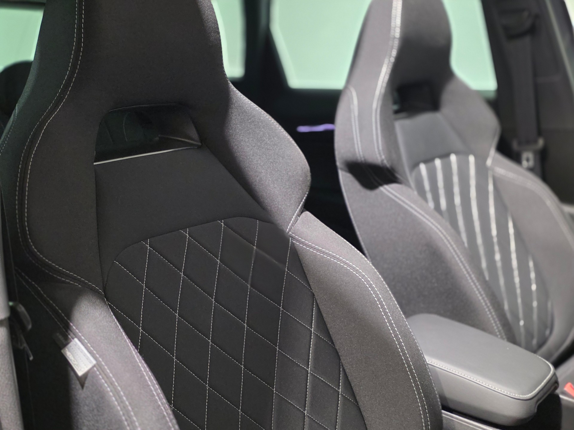 SKODA Karoq 1.5 TSI SportLine DSG-image-18