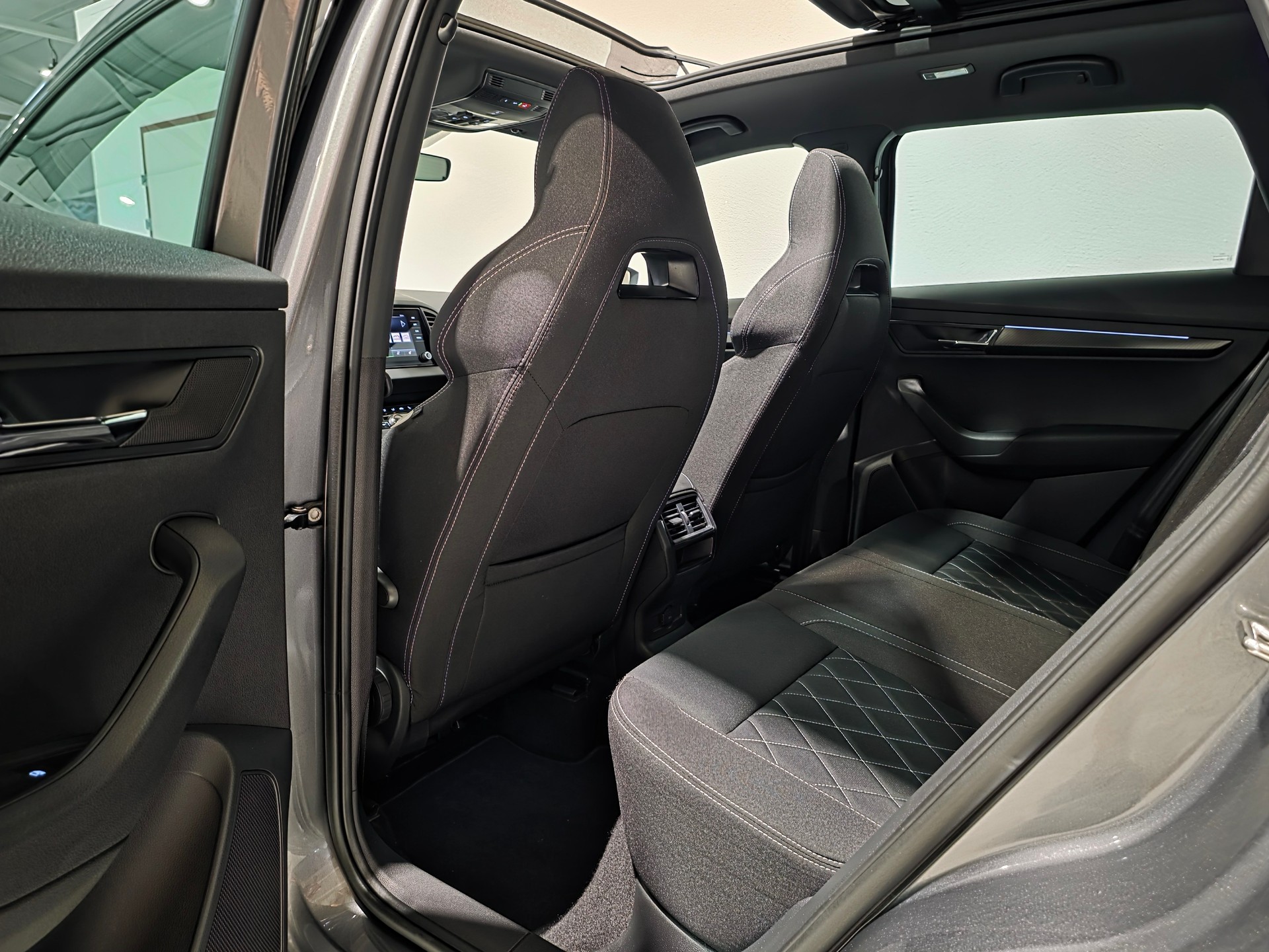 SKODA Karoq 1.5 TSI SportLine DSG-image-17