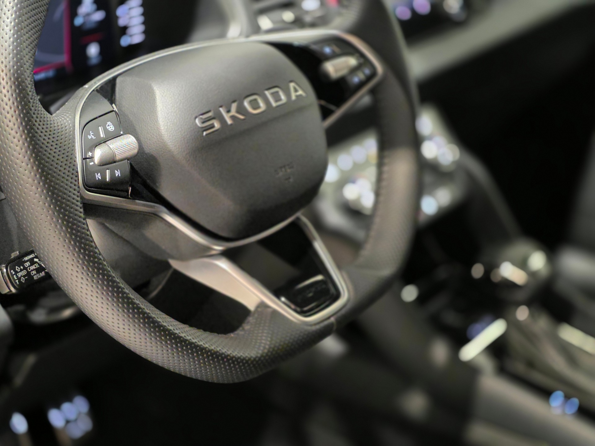 SKODA Karoq 1.5 TSI SportLine DSG-image-7