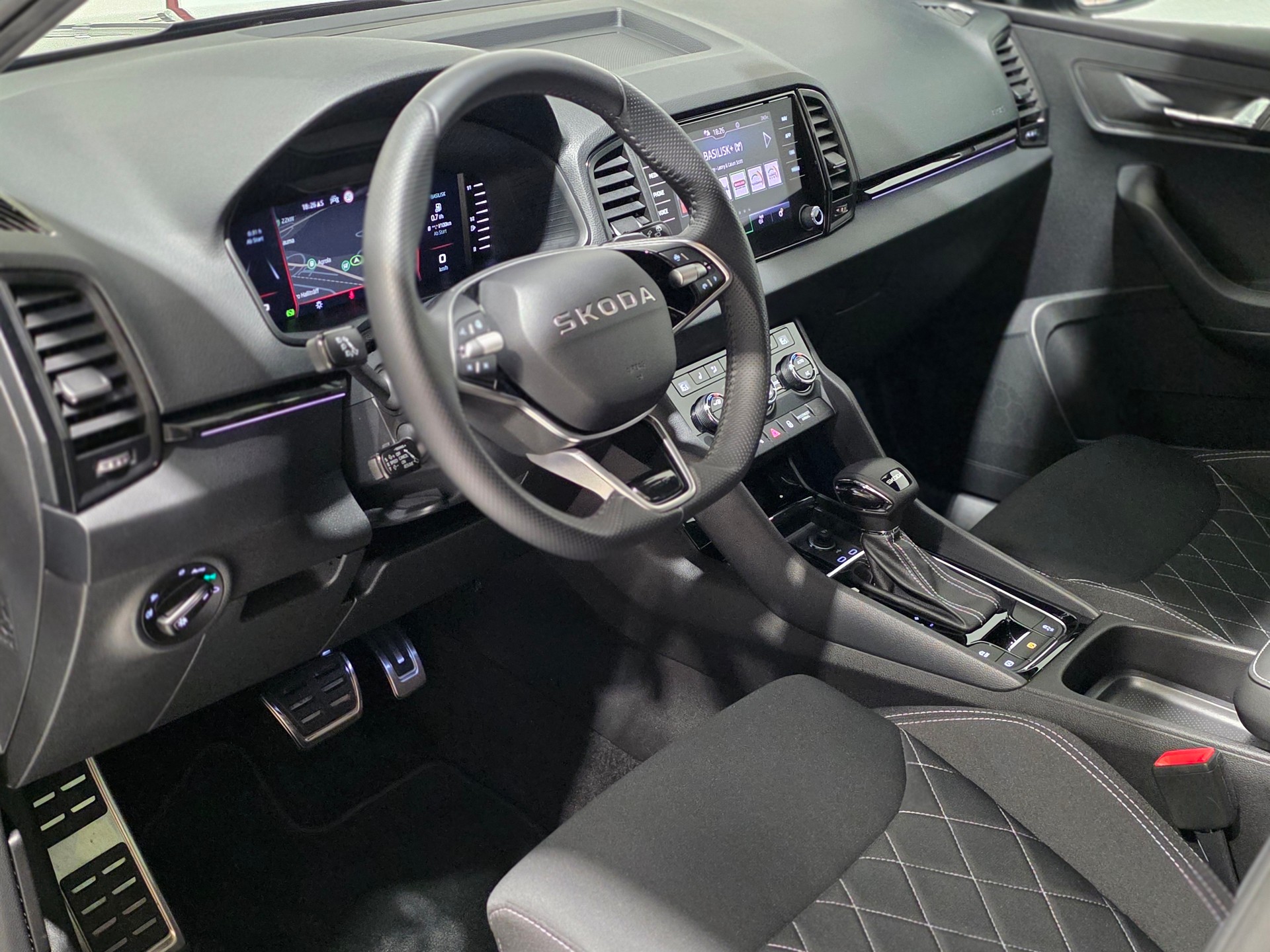 SKODA Karoq 1.5 TSI SportLine DSG-image-6