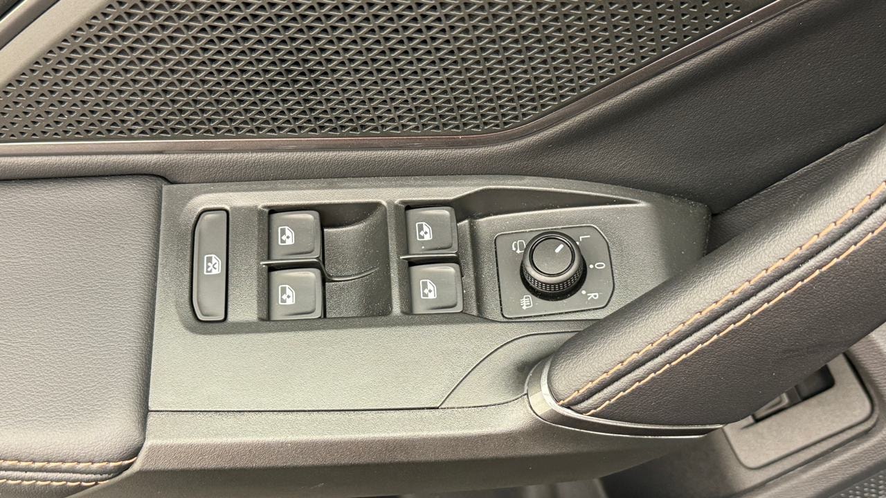 CUPRA LEON 1.5 e-HYBRID pHEV DSG-image-8