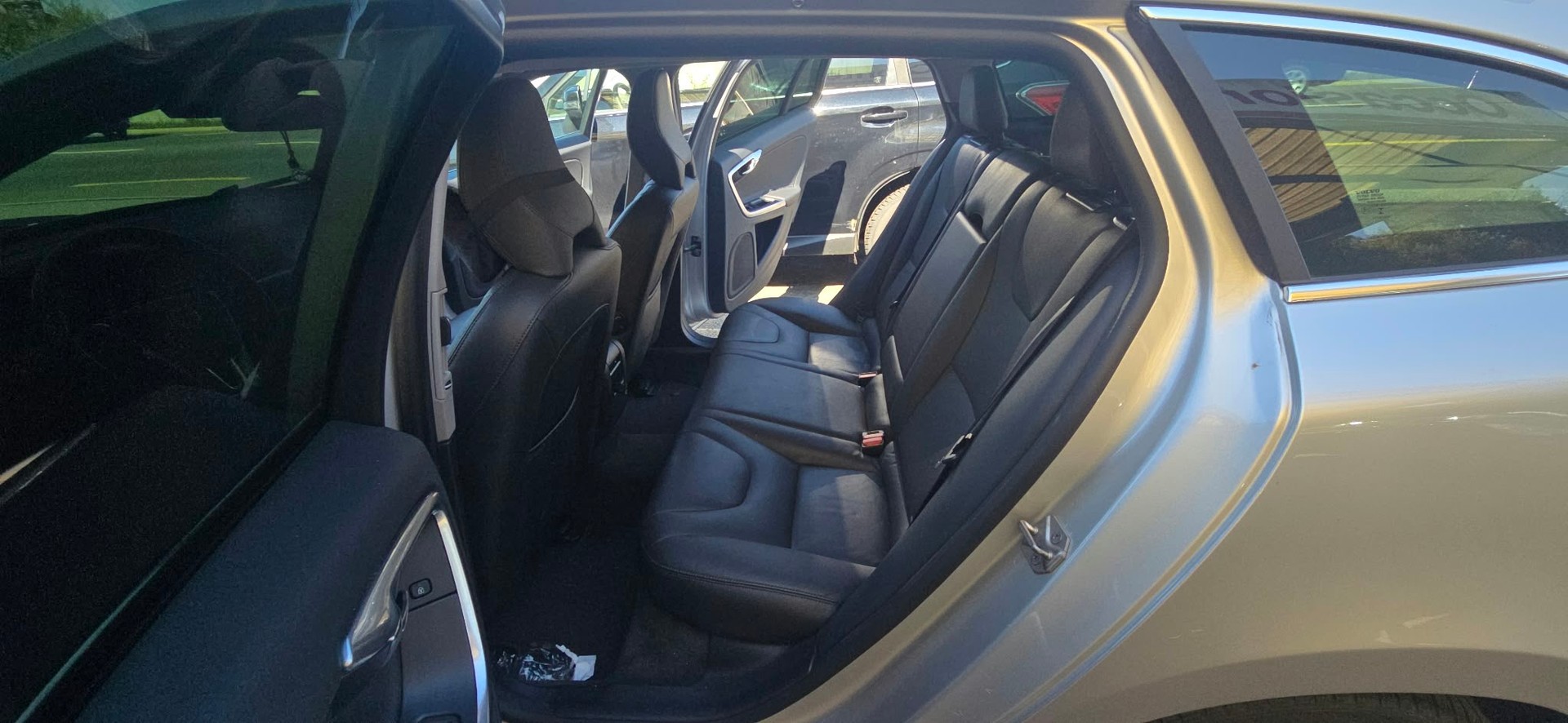VOLVO V60 D6 AWD Plug-in Hybrid Summum Geartronic-image-9