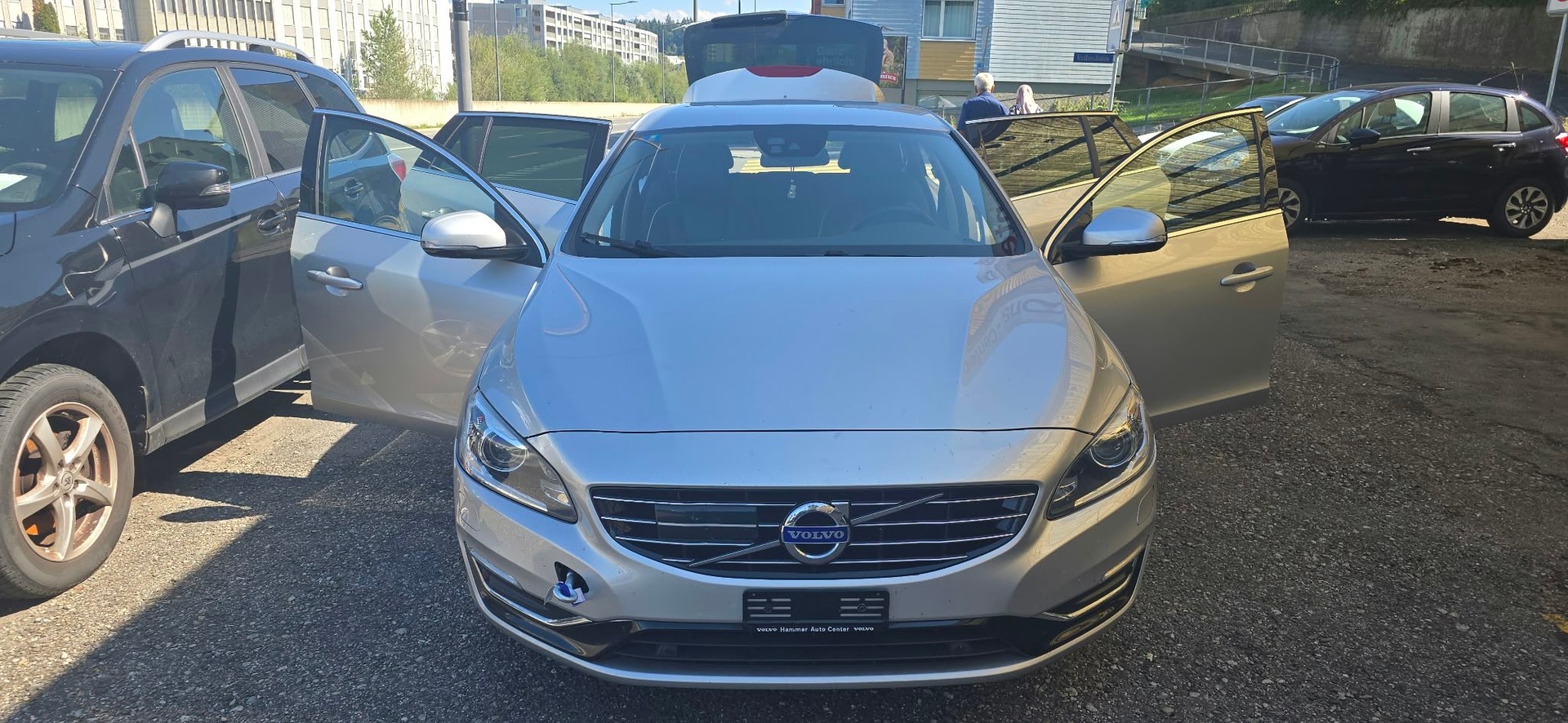 VOLVO V60 D6 AWD Plug-in Hybrid Summum Geartronic-image-4