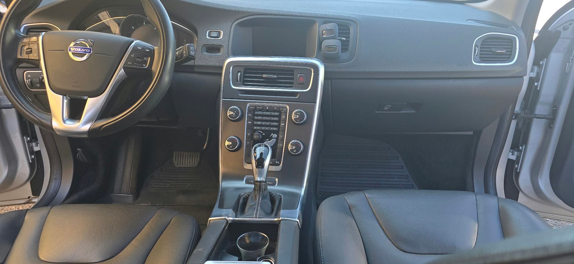 VOLVO V60 D6 AWD Plug-in Hybrid Summum Geartronic-image-13