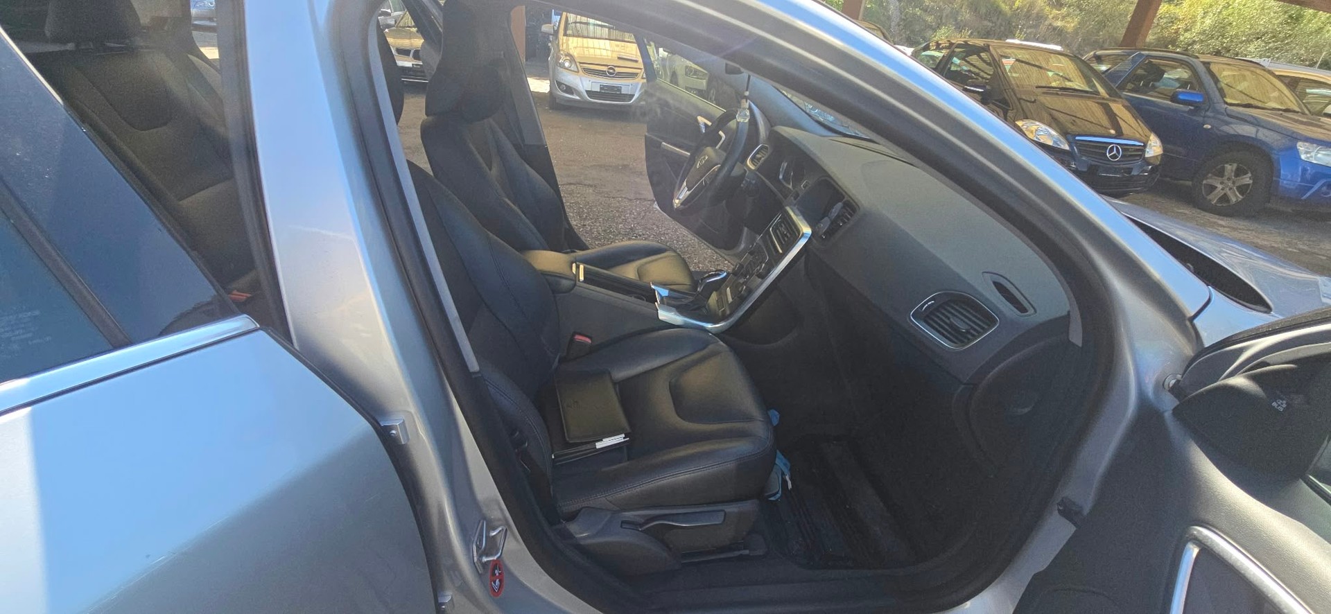 VOLVO V60 D6 AWD Plug-in Hybrid Summum Geartronic-image-8