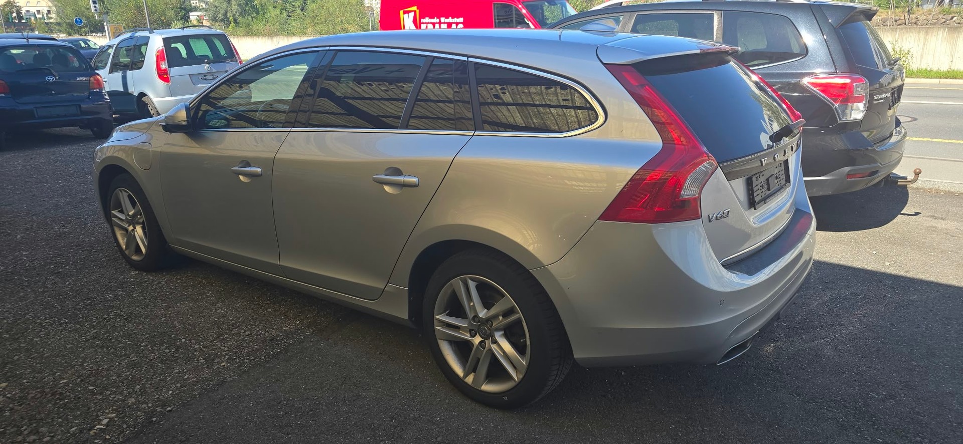 VOLVO V60 D6 AWD Plug-in Hybrid Summum Geartronic-image-6
