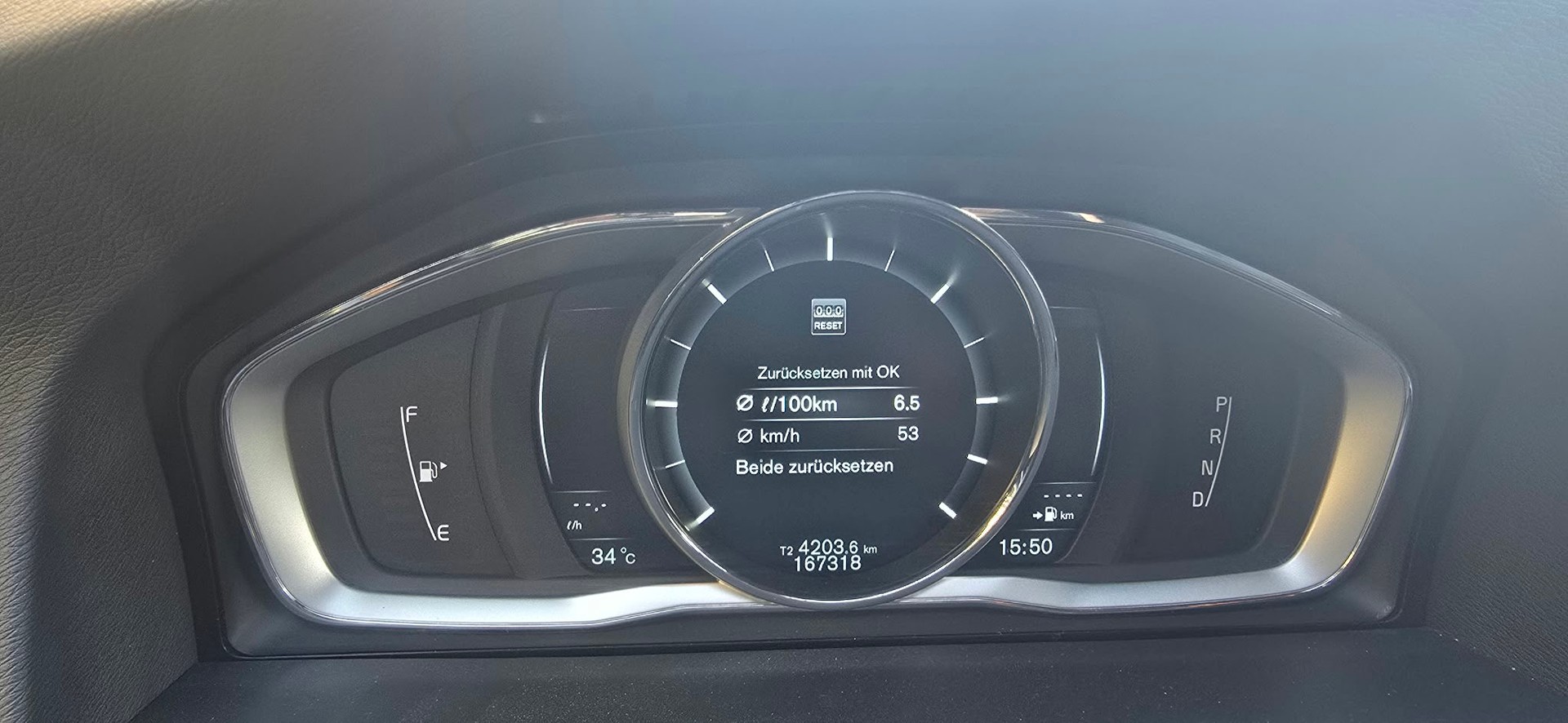 VOLVO V60 D6 AWD Plug-in Hybrid Summum Geartronic-image-14