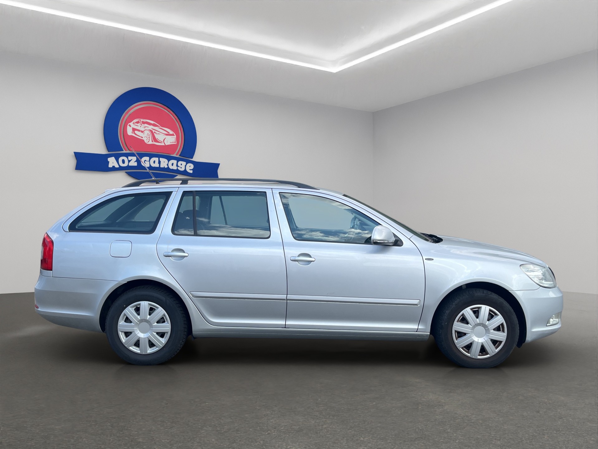 SKODA Octavia Combi 1.8 TSI 50Years 4x4-image-12