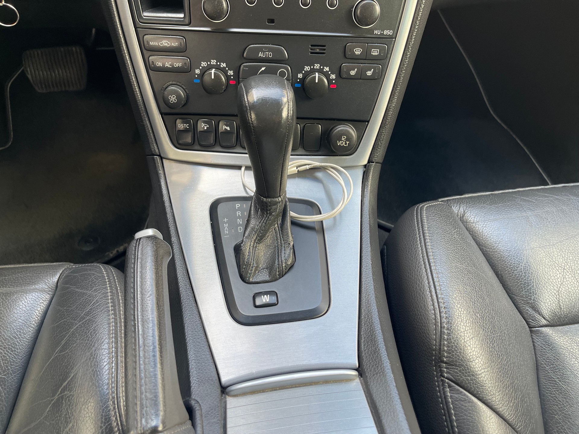 VOLVO V70 D5 AWD Summum-image-14