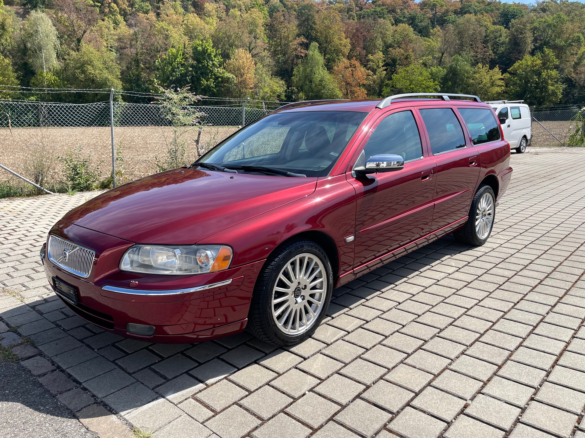 VOLVO V70 D5 AWD Summum-image-0