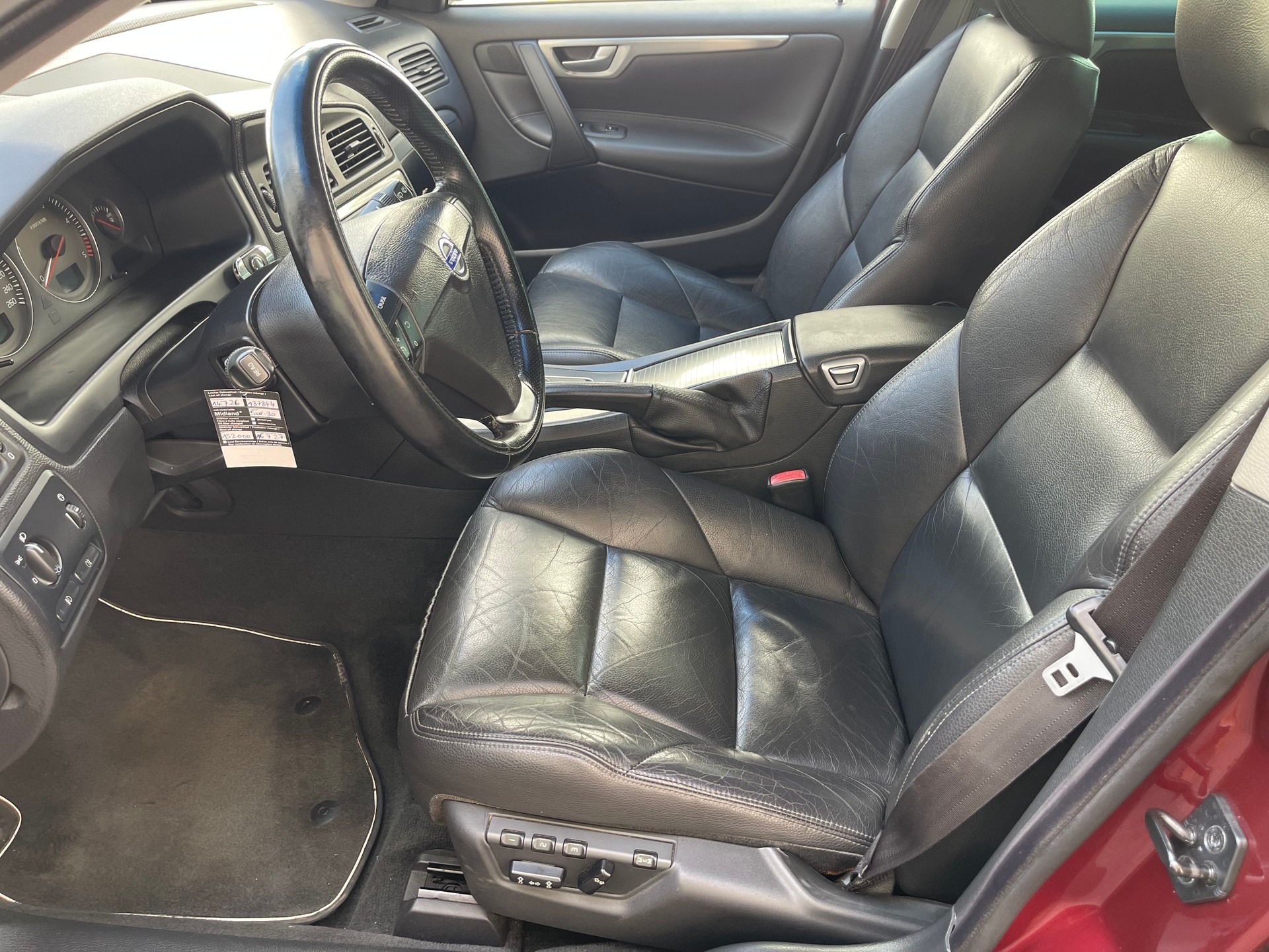 VOLVO V70 D5 AWD Summum-image-8