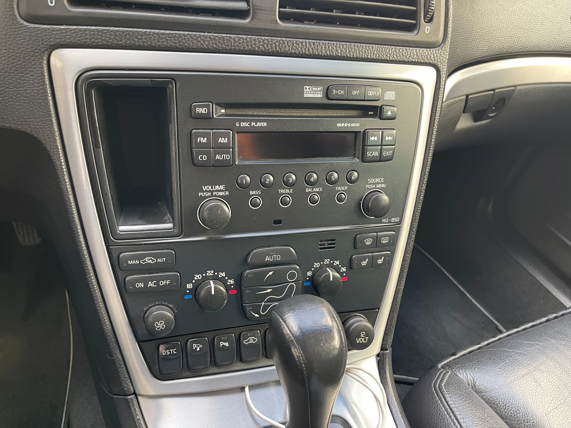 VOLVO V70 D5 AWD Summum-image-13