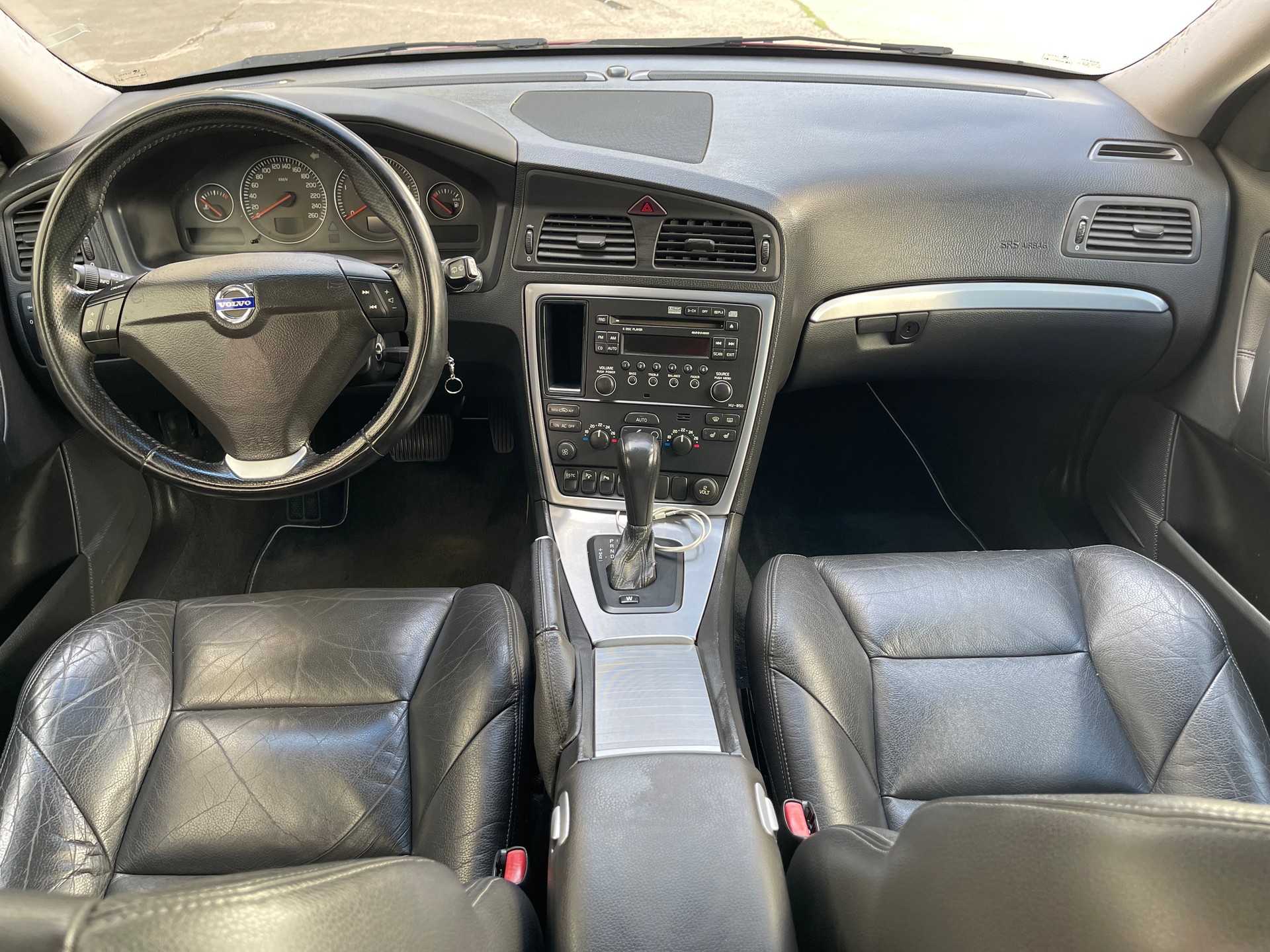 VOLVO V70 D5 AWD Summum-image-11