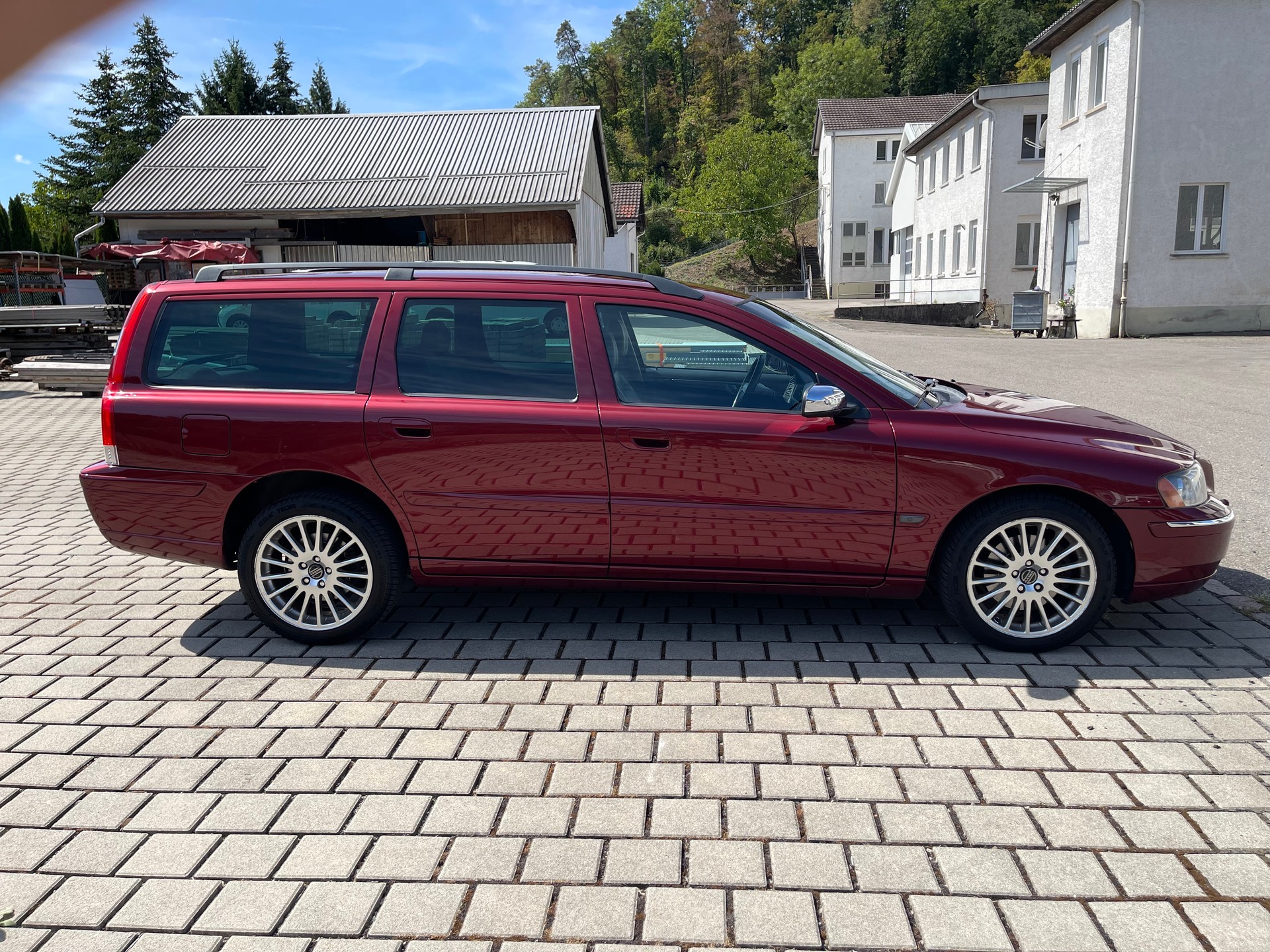 VOLVO V70 D5 AWD Summum-image-5