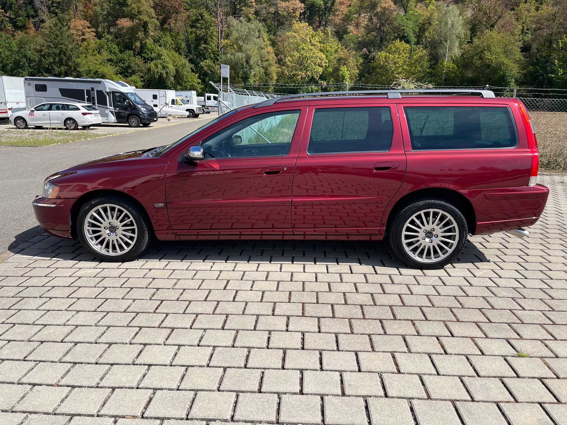 VOLVO V70 D5 AWD Summum-image-1