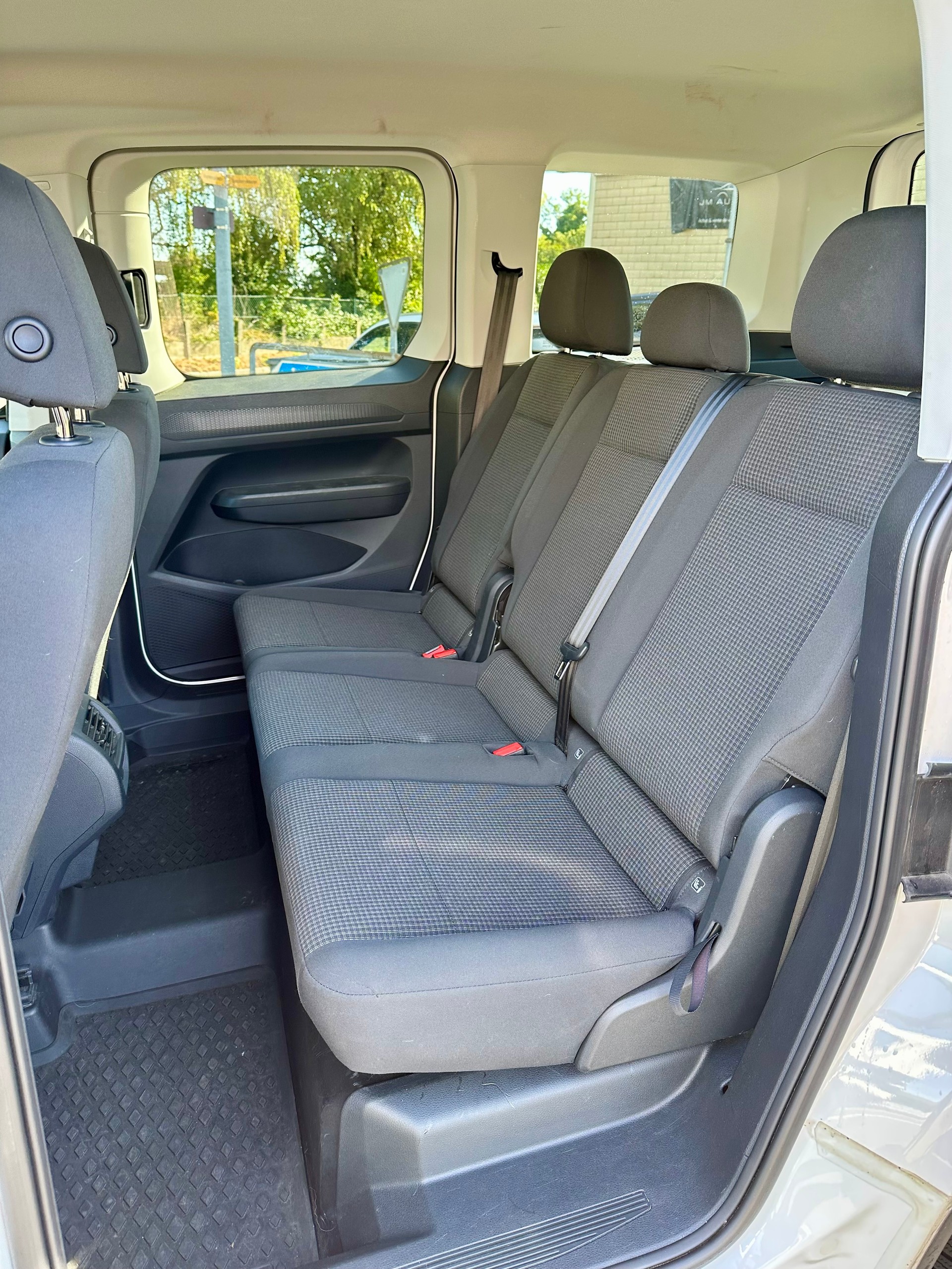 VW Caddy 2.0 TDI Liberty DSG-image-11