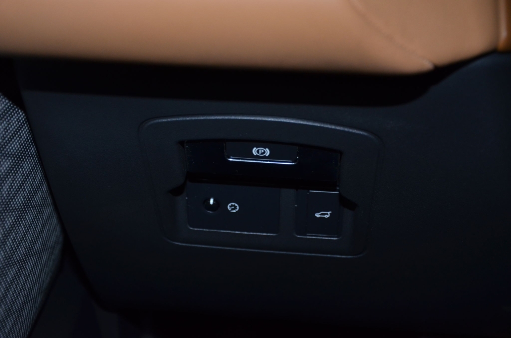 LAND ROVER Range Rover Velar R-Dynamic P 380 HSE Automatic-image-23