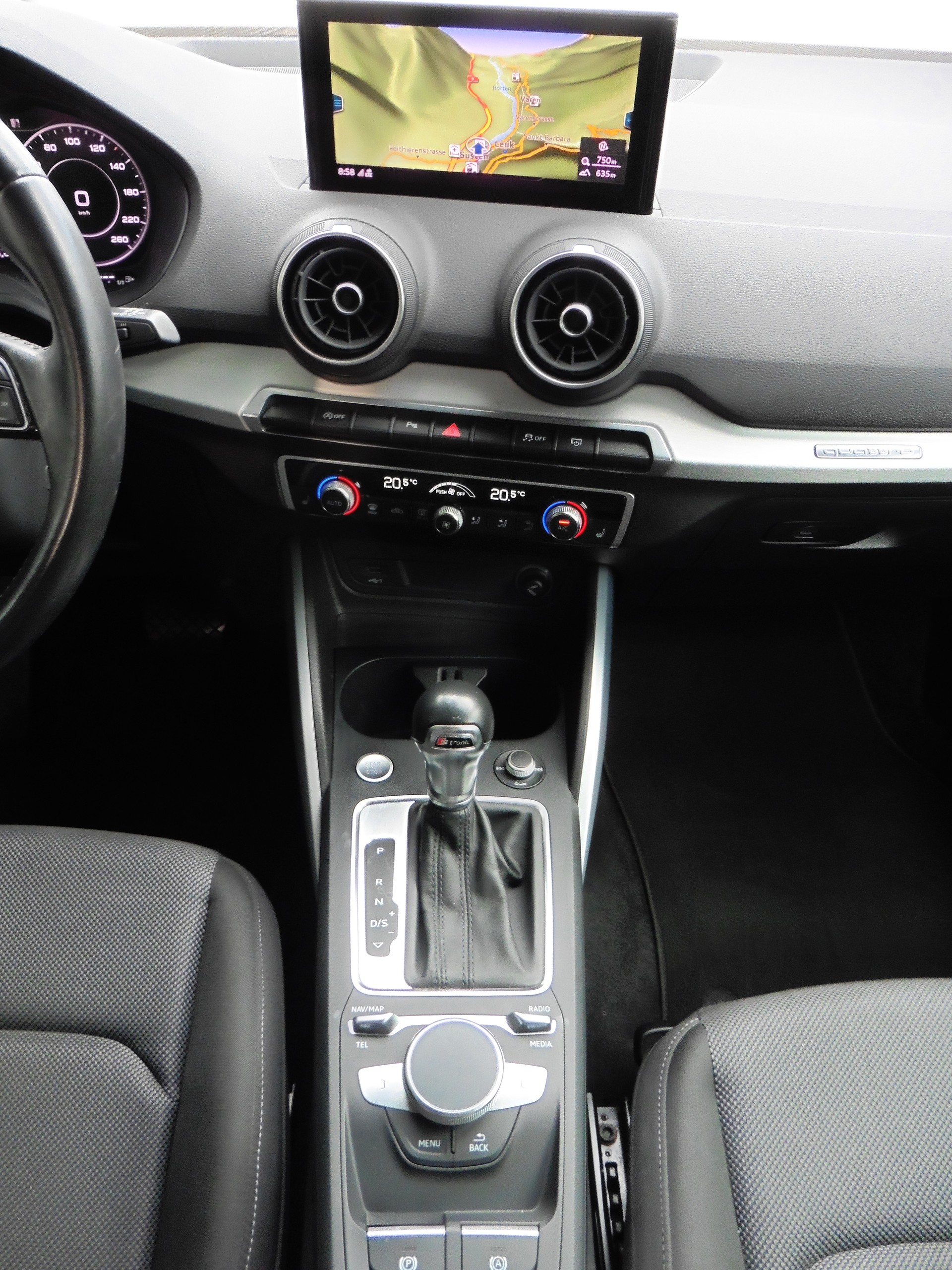 AUDI Q2 2.0 TFSI sport quattro S-tronic-image-13