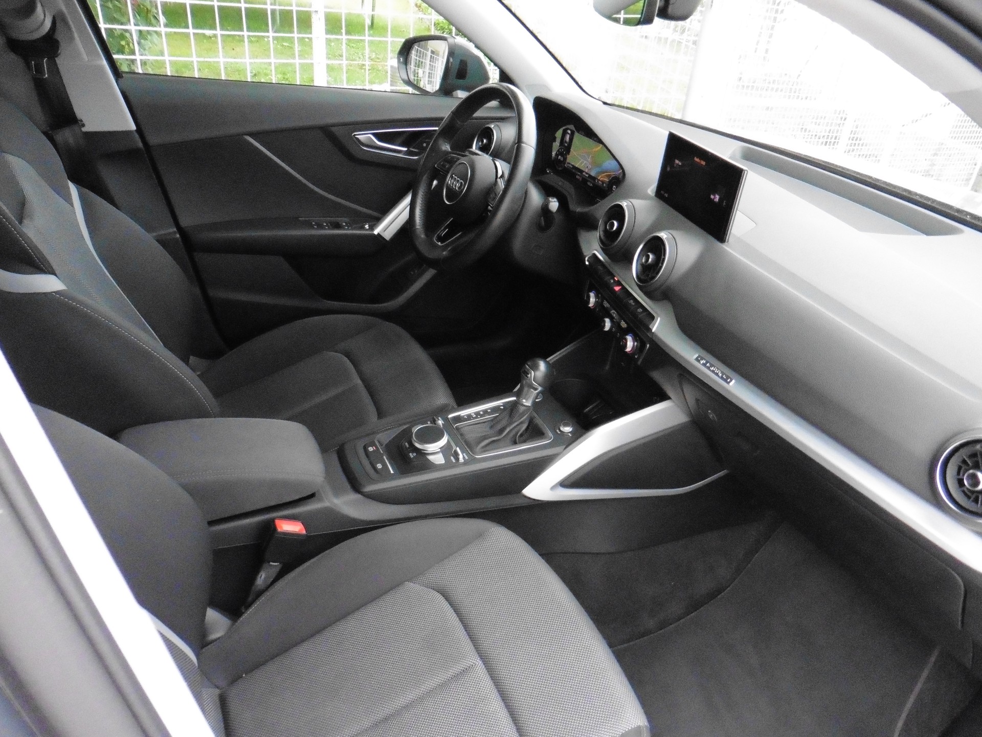 AUDI Q2 2.0 TFSI sport quattro S-tronic-image-31