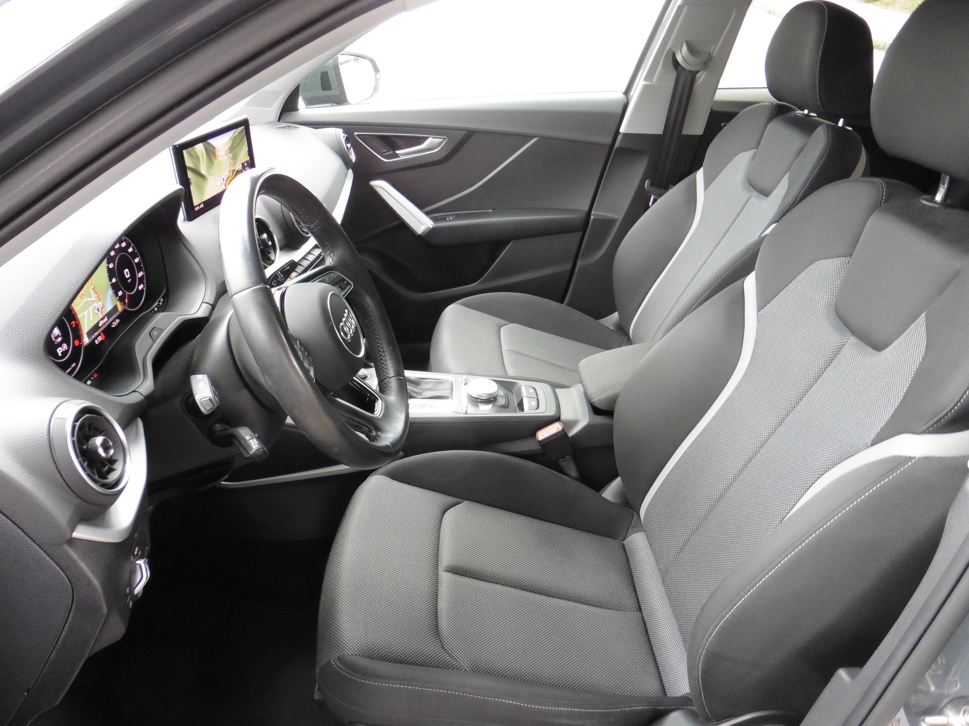 AUDI Q2 2.0 TFSI sport quattro S-tronic-image-15