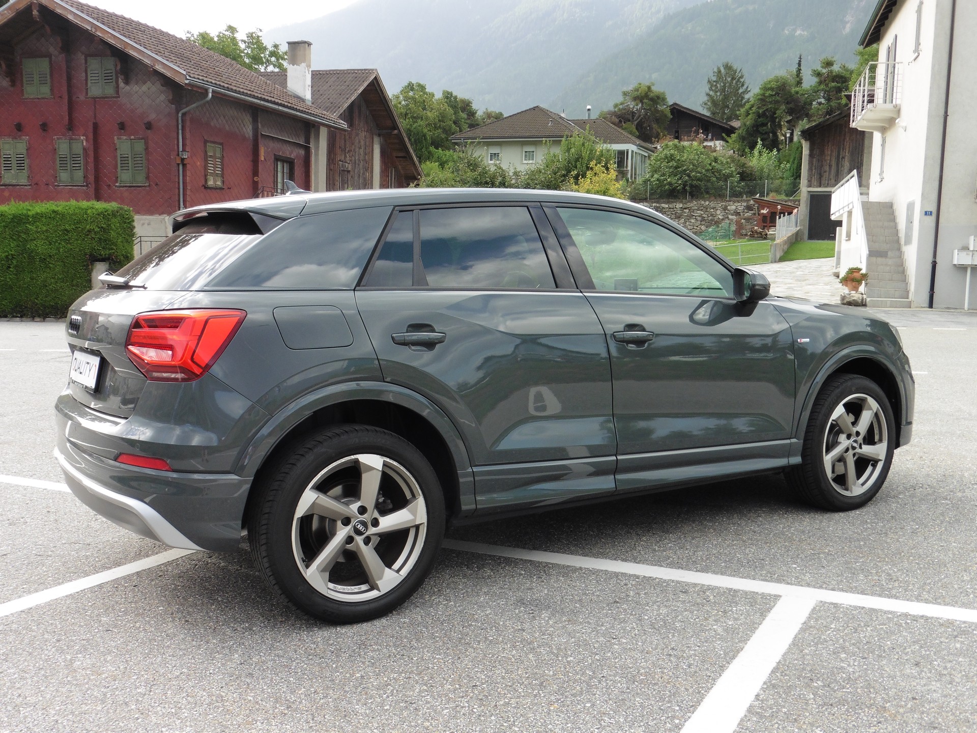 AUDI Q2 2.0 TFSI sport quattro S-tronic-image-11