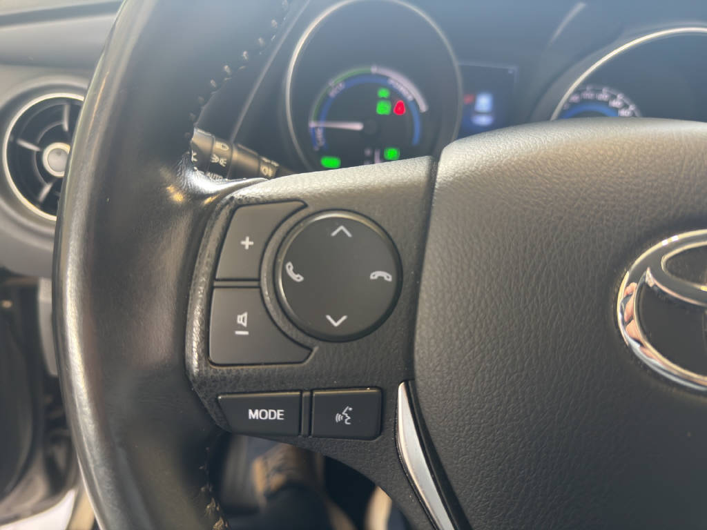 TOYOTA Auris 1.8 HSD Trend-image-6