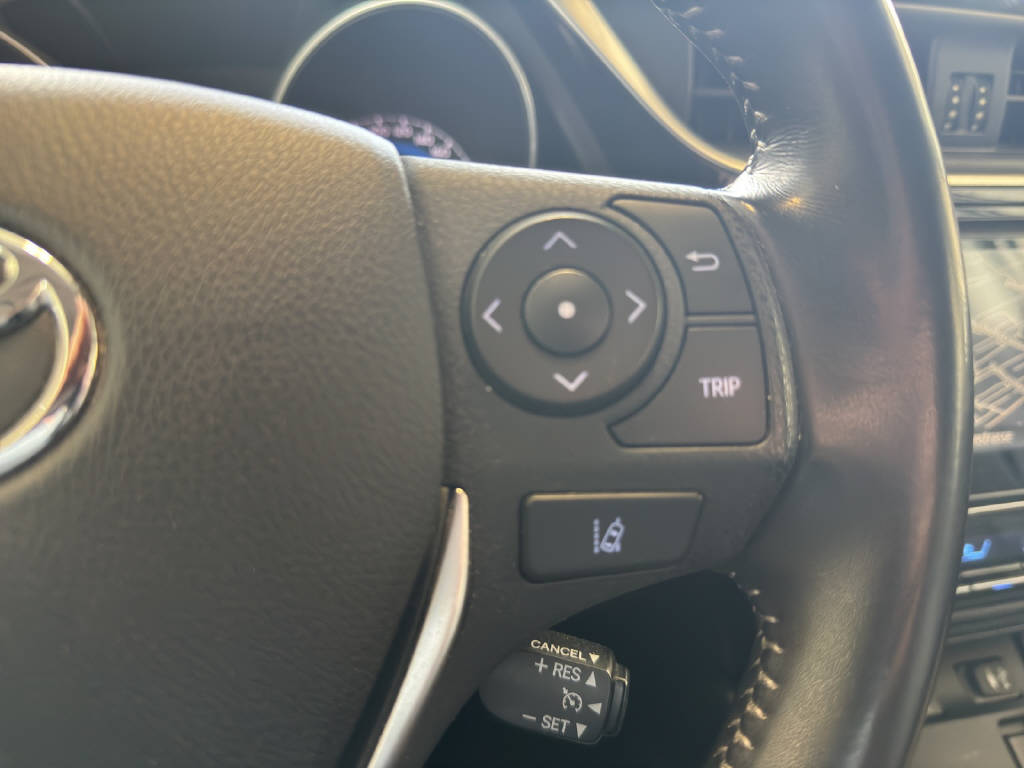 TOYOTA Auris 1.8 HSD Trend-image-8