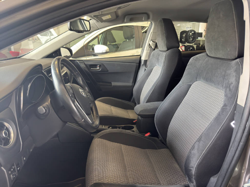 TOYOTA Auris 1.8 HSD Trend-image-13