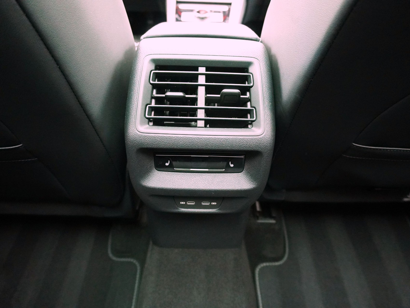 VW Tiguan 1.5 TSI DSG PHEV R-Line Black Style-image-12