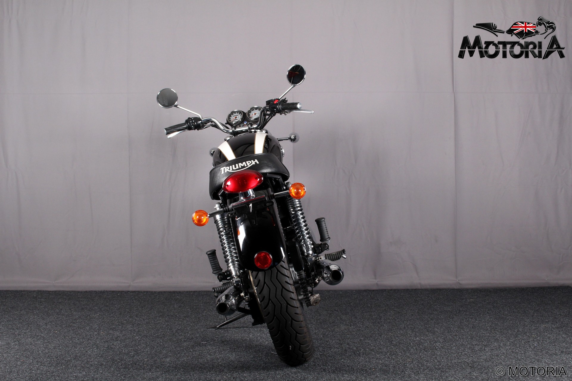 TRIUMPH Bonneville T100-showroom-element-3
