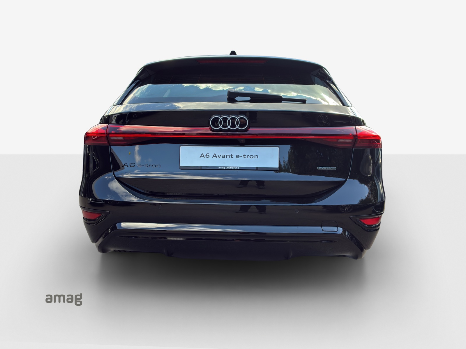 AUDI A6 Avant e-tron-showroom-element-3