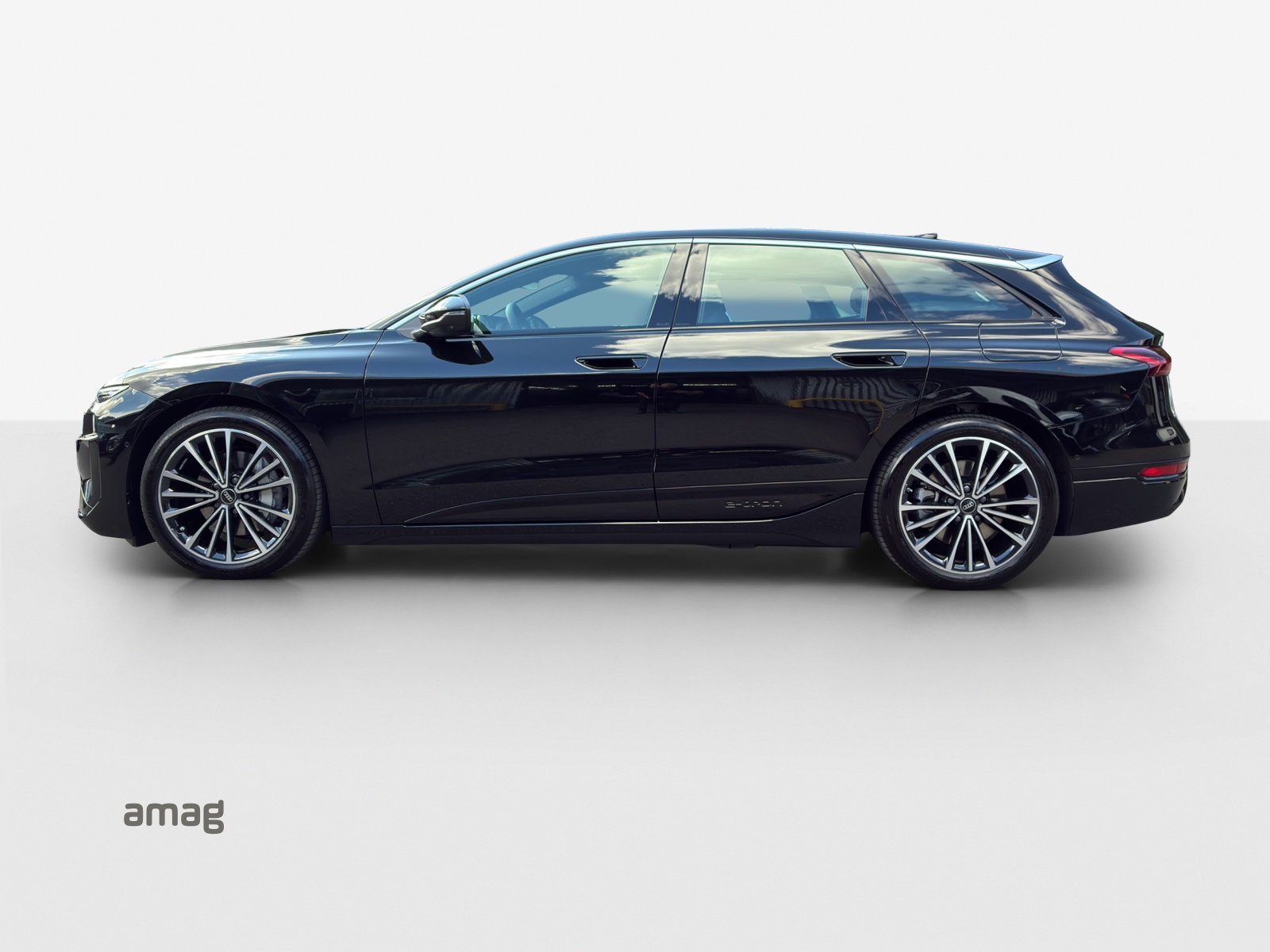 AUDI A6 Avant e-tron-showroom-element-1