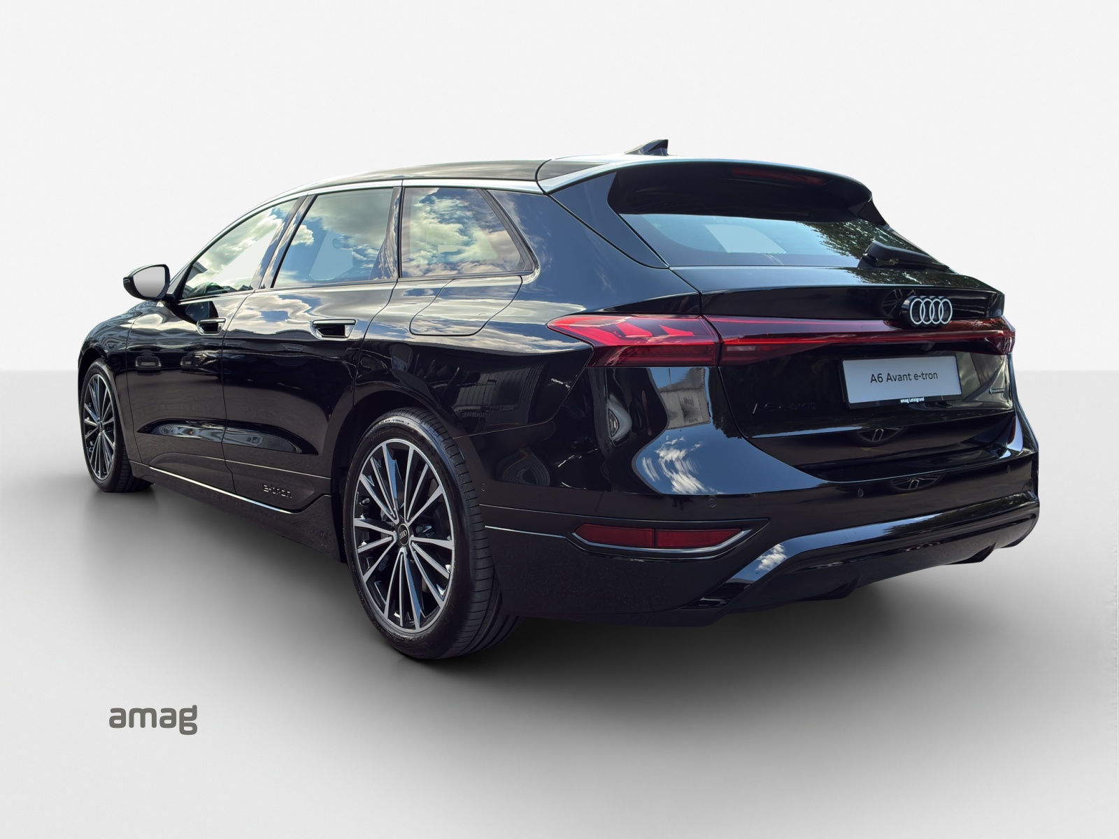 AUDI A6 Avant e-tron-showroom-element-2