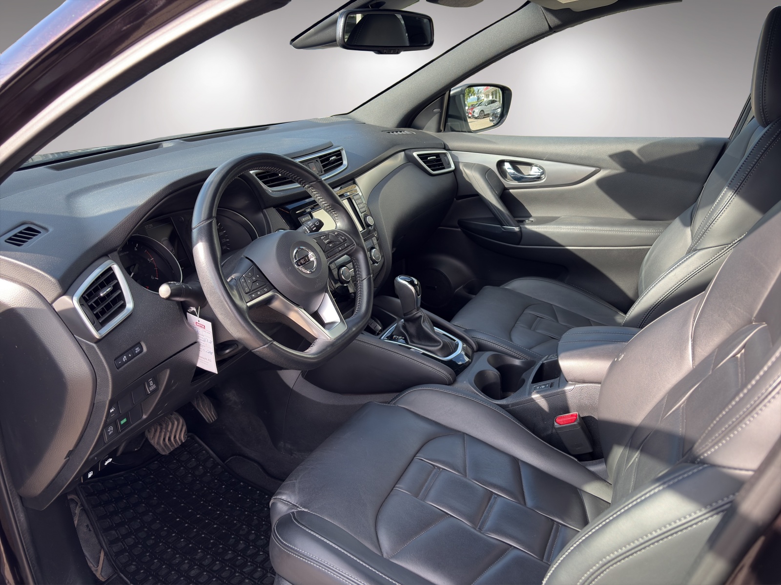 NISSAN Qashqai 1.7 dCi Tekna+ 4x4-image-5