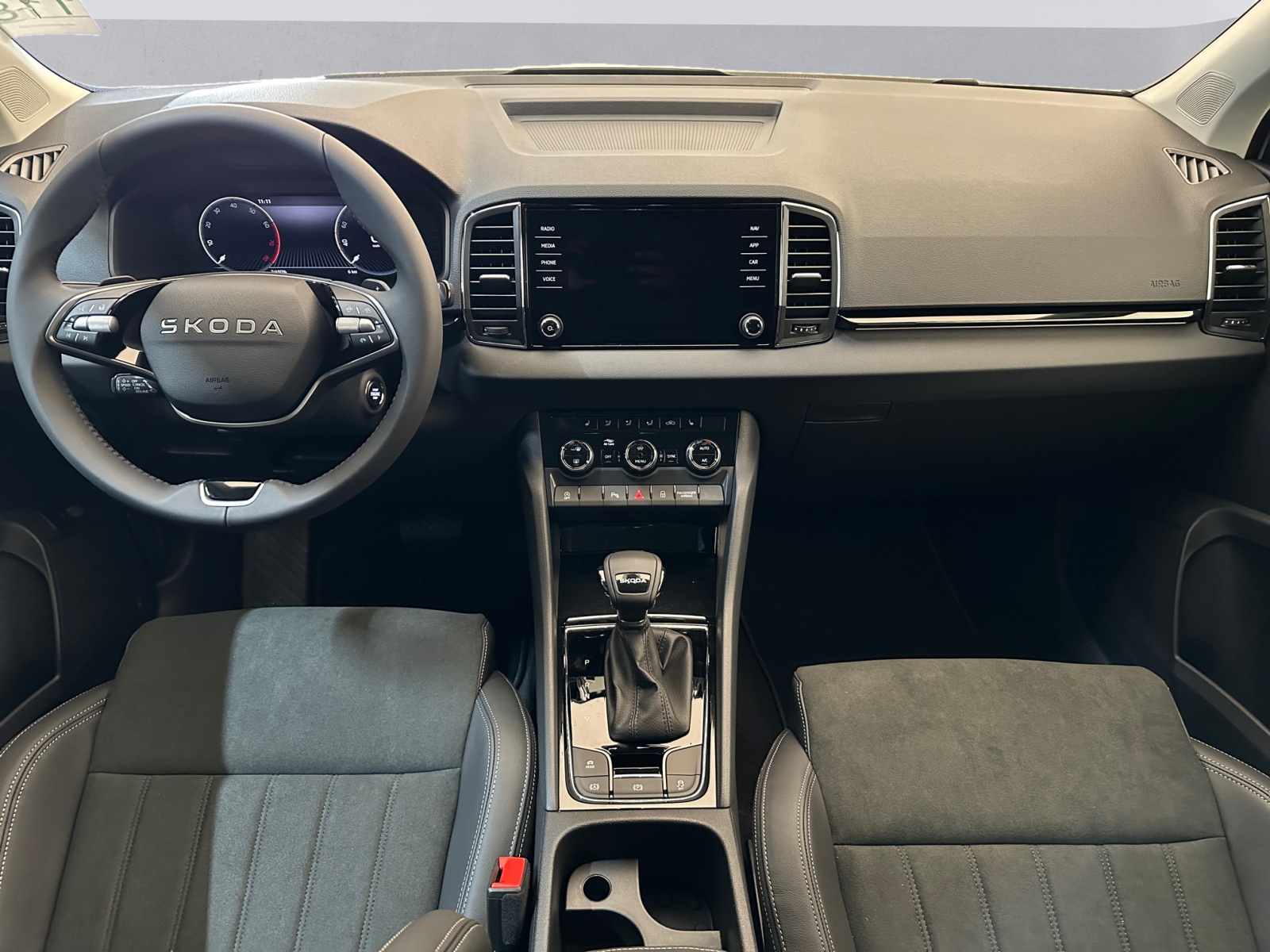 SKODA Karoq 2.0 TDI CR Dynamic 4x4 DSG-image-9